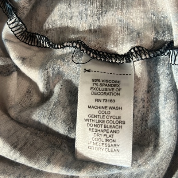 Cupio EUC blue pink and white pullover top. Size large - Picture 6 of 6